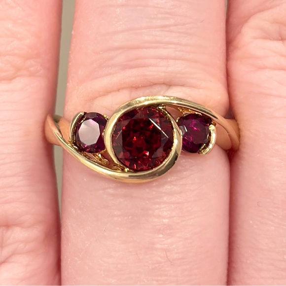 KN Jewelry - Vintage 14K Garnet Ring, Pyrope Rhodolite Three Stone, Deep Fire Red, Size 6.75